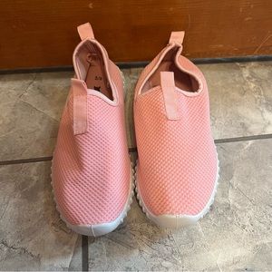 Xertia Sneakers - Women’s Size 5/6 - Brand New